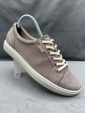 ECCO Soft 7 Lace-Up Sneakers Women’s Size 7.5 Gray Nubuck Leather Comfort